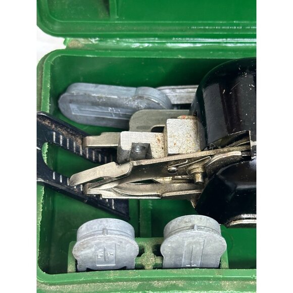 Vintage Singer Buttonholer Sewing Machine Attachment – Green Case w/ Templates - Picture 5 of 10